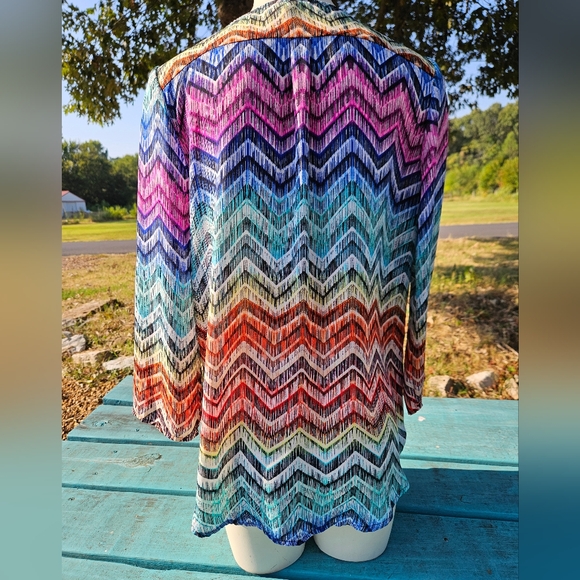 Tacera Zip Zig Zag Rainbow Top - Picture 5 of 8